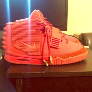 Yeezy Red October size 11